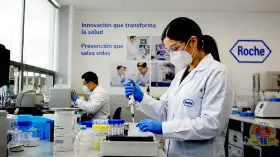 Roche supera 80 años impulsando innovación y prevención en el Perú